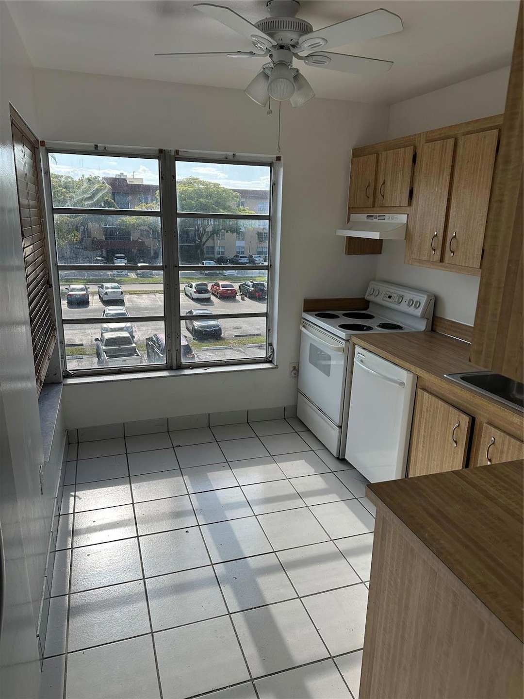 Manors of Inverrary unit 314, Lauderhill, FL 33319 - photo 1