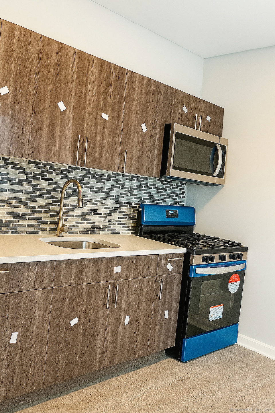 639 Barnum Ave unit 2L, Bridgeport, CT 06608 - photo 1