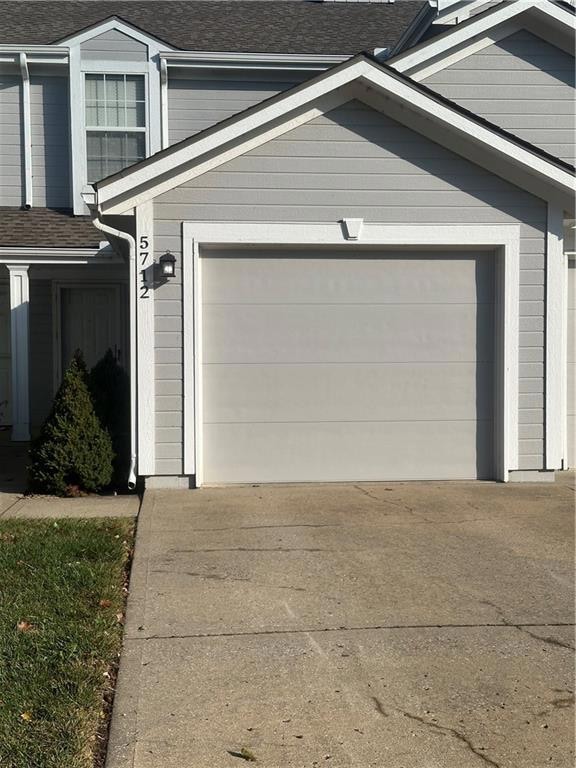 5712 NW Plantation Ln, Lees Summit, MO 64064 - photo 1