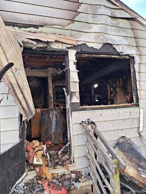 3302 Miller Rd, Flint, MI 48503 - photo 1