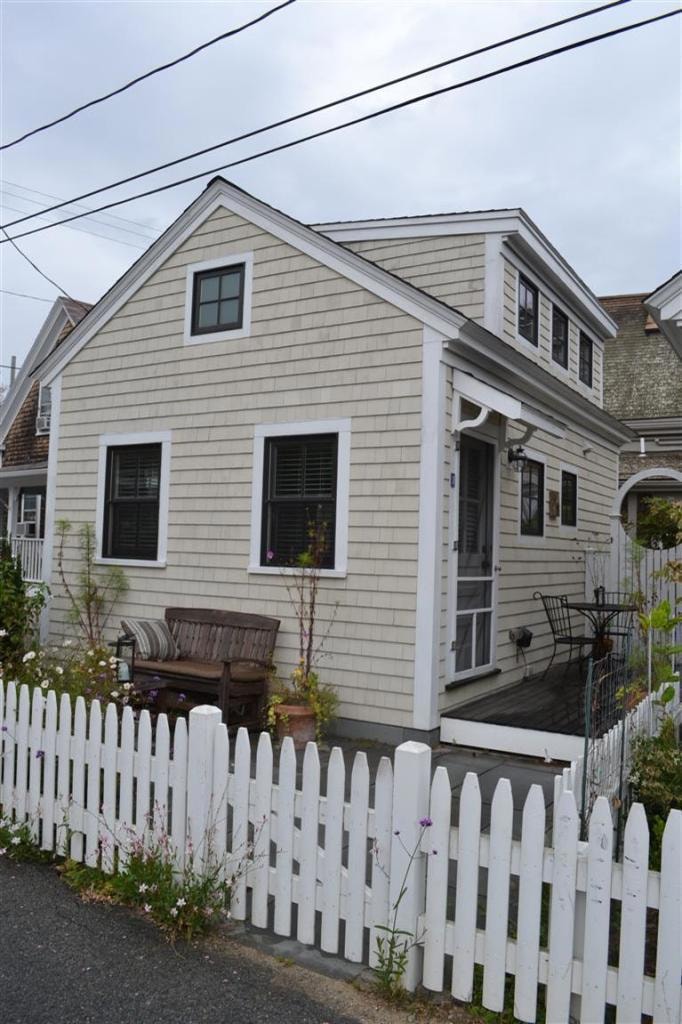 10 Washington Ave unit 1, Provincetown, MA 02657 - photo 1