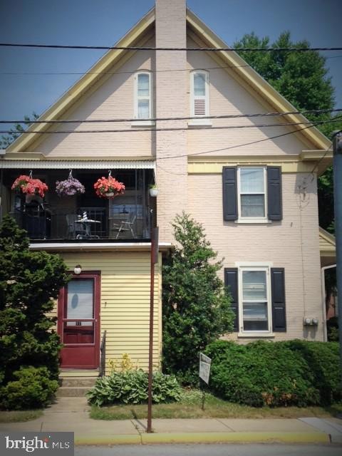 153 W Main St, New Holland, PA 17557 - photo 1
