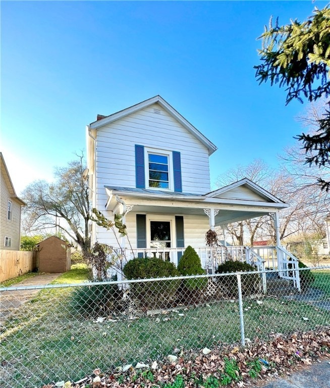 Can you picture it? This house is ready to be reno
