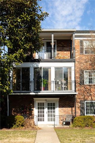 Ground unit condo on end.    Offers more landscaping space and offers more privacy for homeowner.