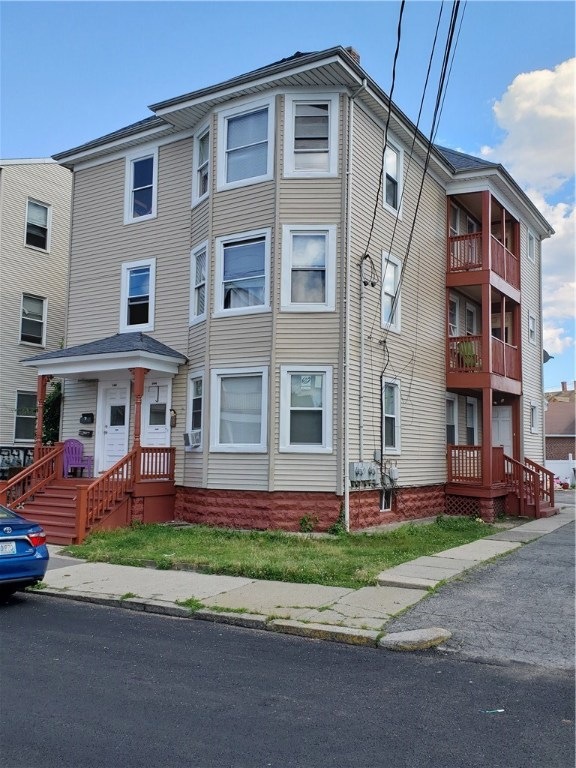 142 Harrison St, Pawtucket, RI 02860 - photo 1