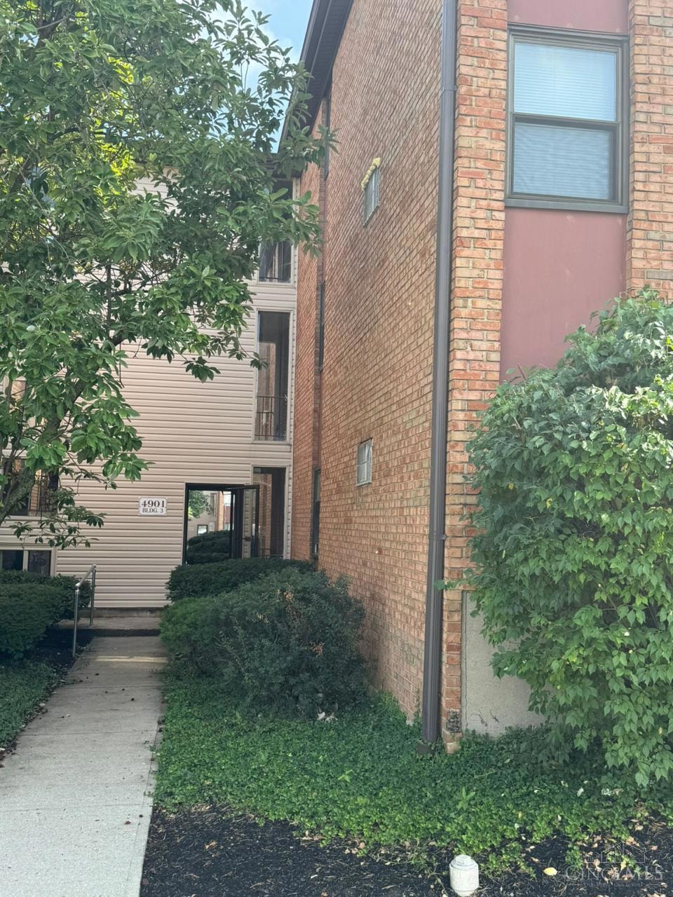 4901 Chalet Dr, Cincinnati, OH 45217 - photo 1