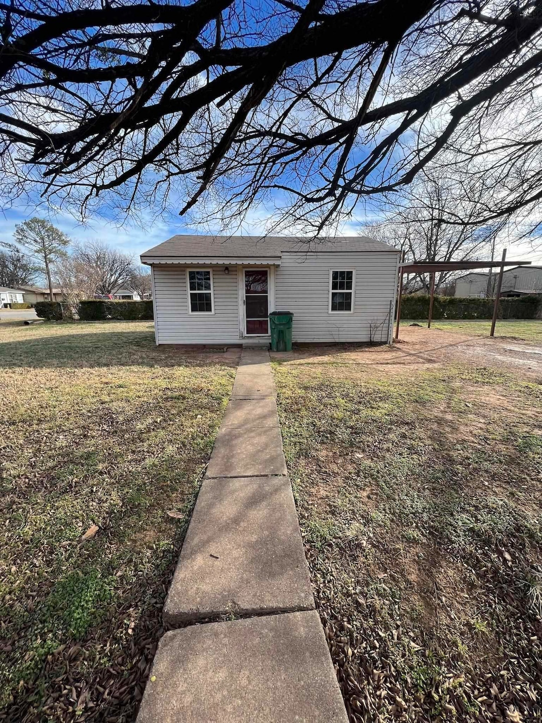 103 N Hawthorne Ave, Iowa Park, TX 76367 - photo 1