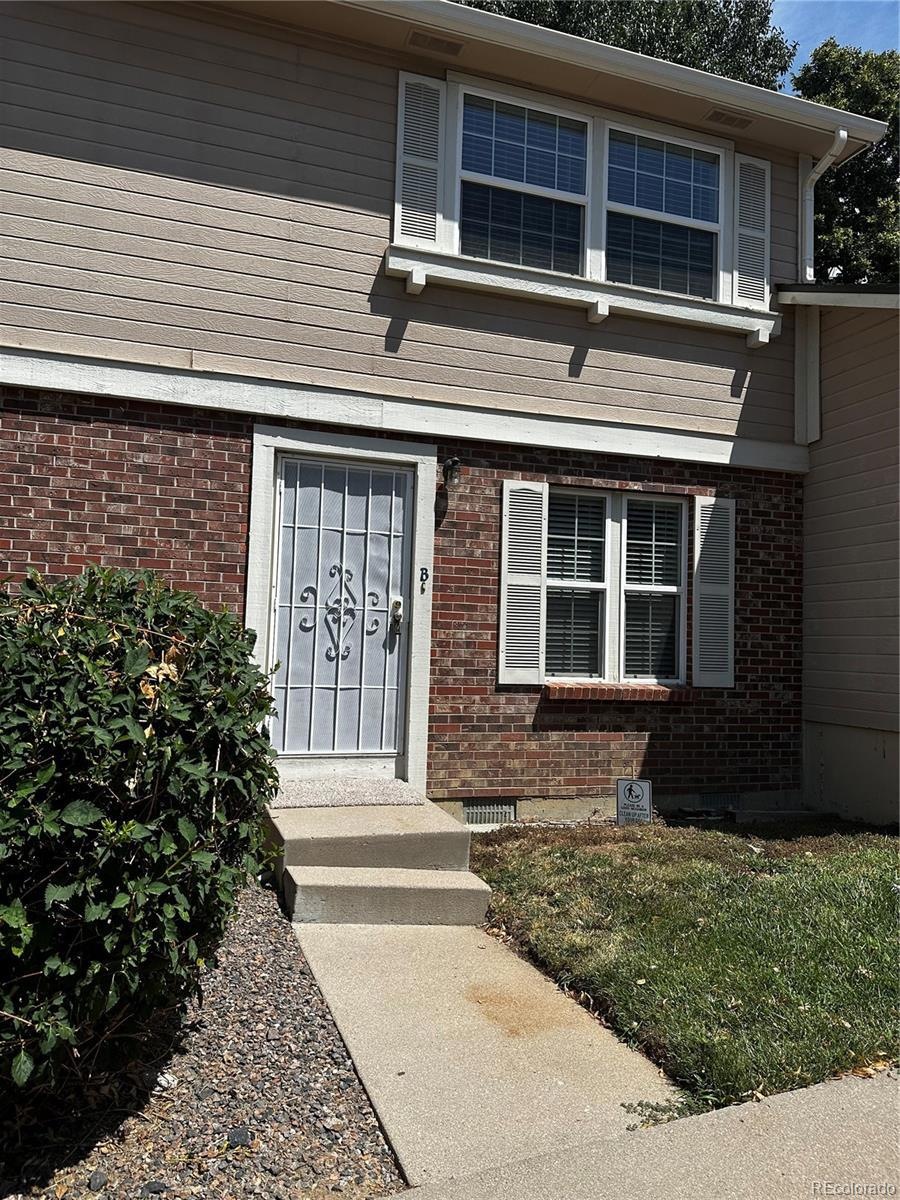 1505 S Ouray Cir unit B, Aurora, CO 80017 - photo 1