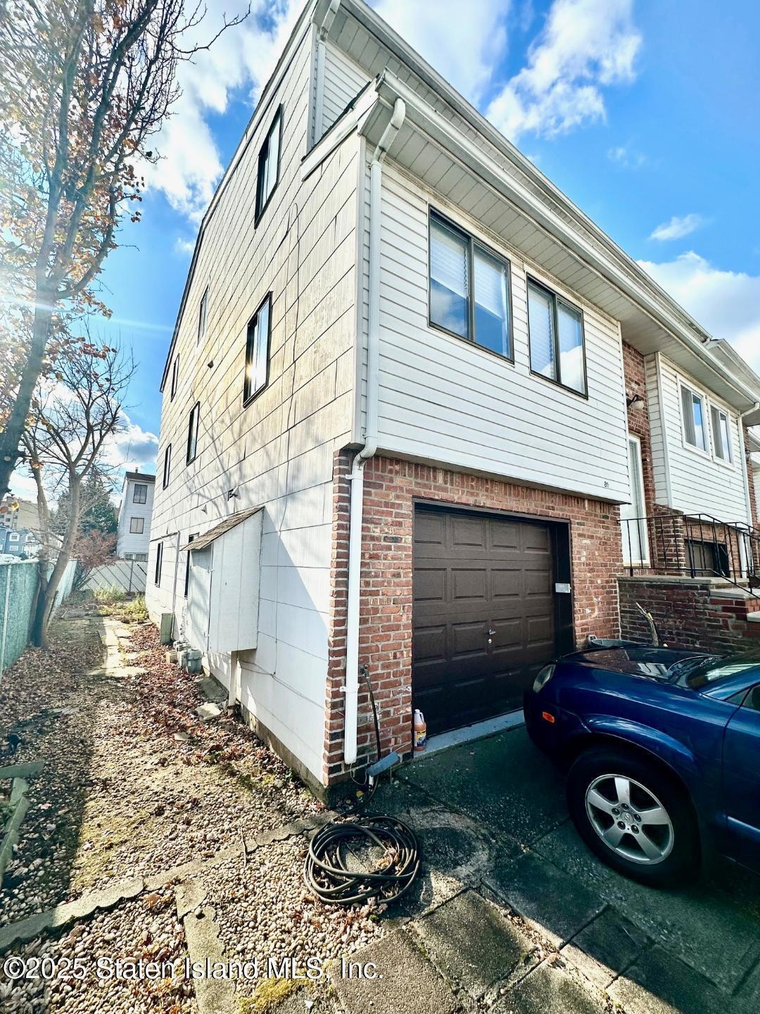 80 Country Dr N, Staten Island, NY 10314 - photo 1