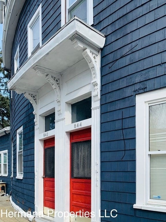 844 Canterbury St unit 3R, Boston, MA 02131 - photo 1
