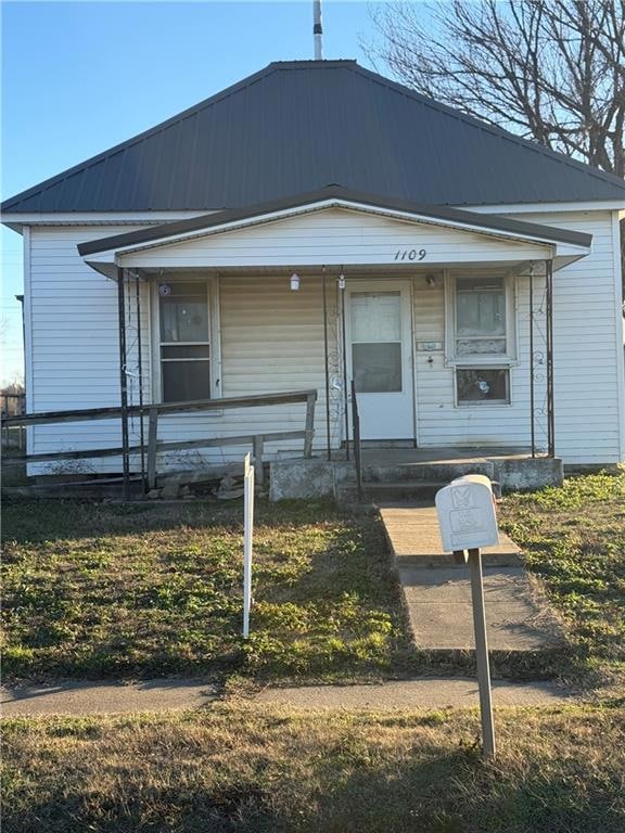 1109 W 11th St, Coffeyville, KS 67337 - photo 1