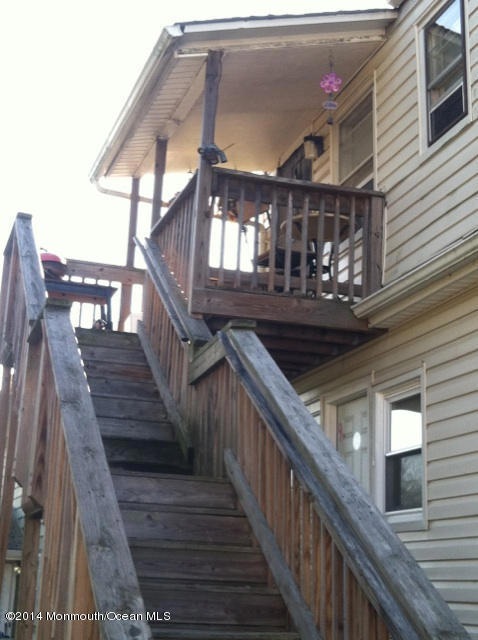 1711-2 HECK AVE (REAR VIEW STAIRS)