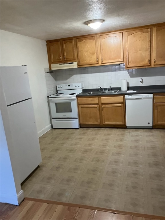 3 Walker Rd unit 1, North Andover, MA 01845 - photo 1