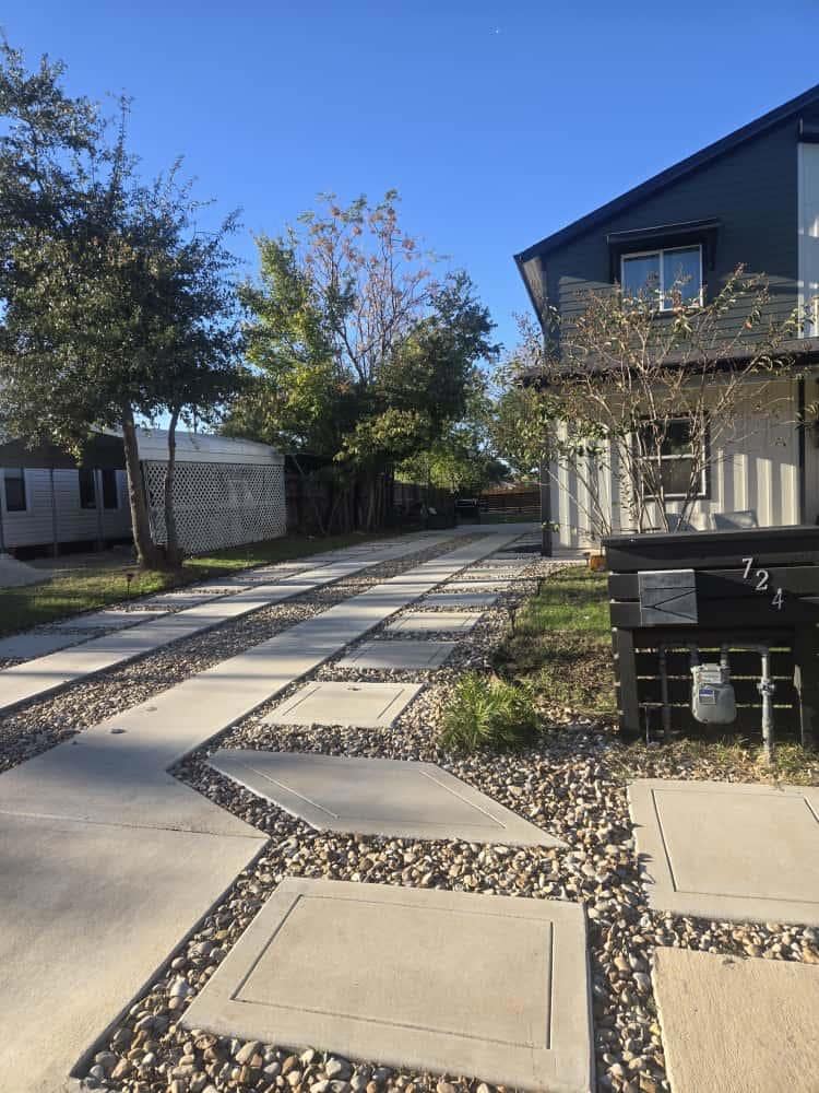 724 Ramsey Ave, Rockdale, TX 76567 - photo 1