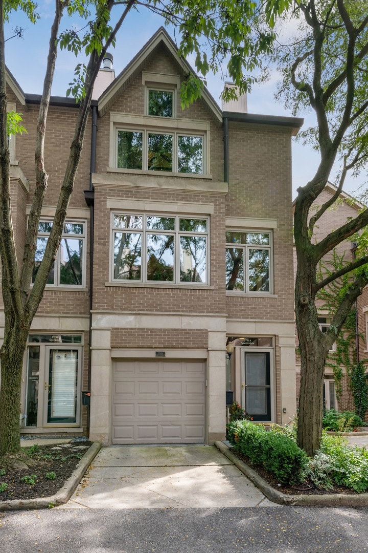 2731 N Greenview Ave unit A, Chicago, IL 60614 - photo 1