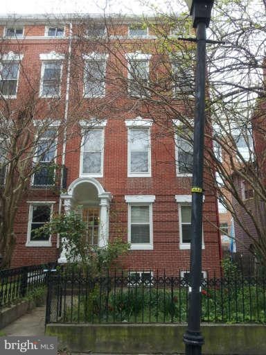 826 Hollins St, Baltimore, MD 21201 - photo 1