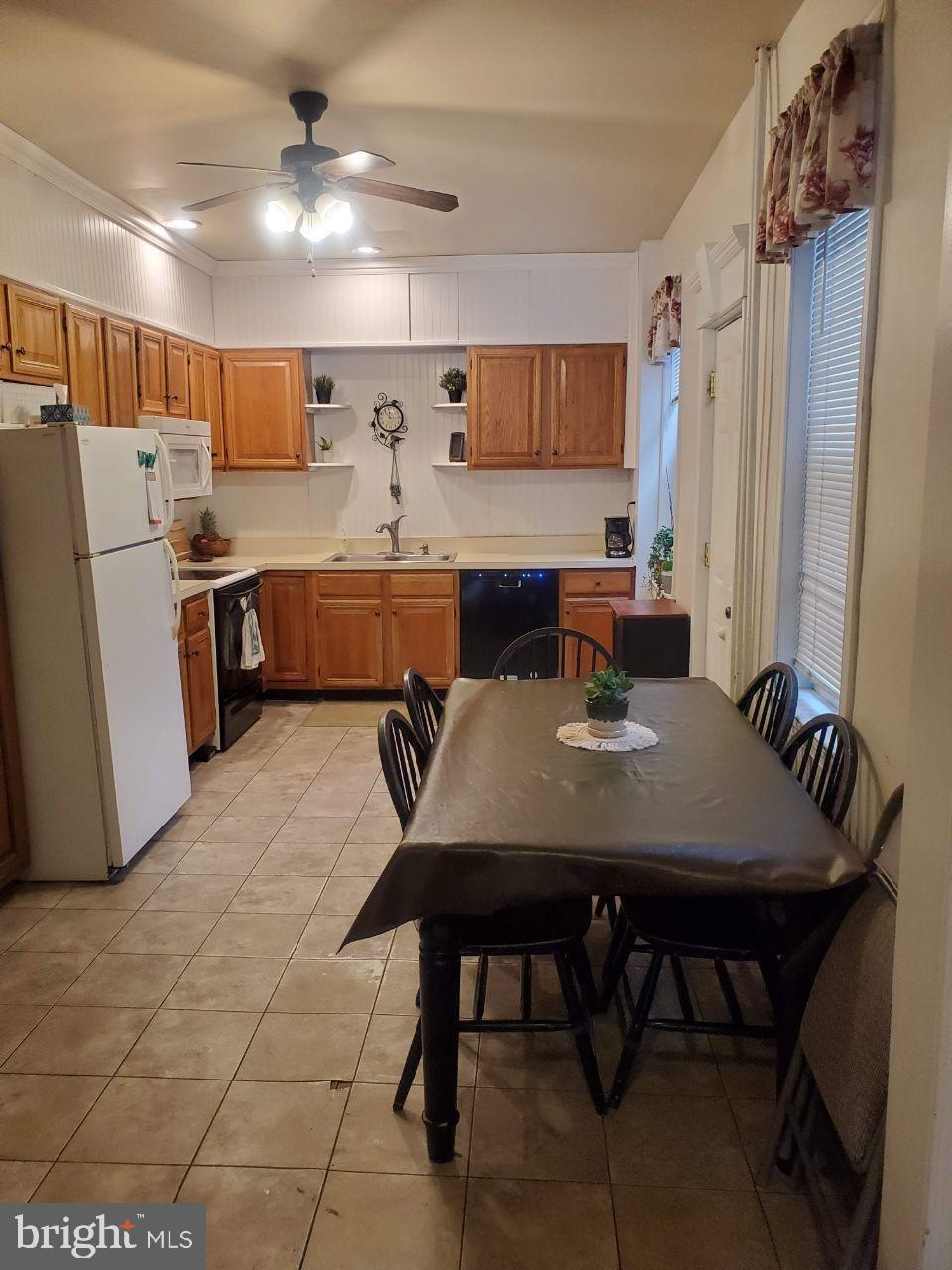 459 E Strawberry St, Lancaster, PA 17602 - photo 1