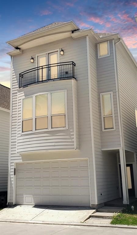 604 Hawthorn Grove Ln, Houston, TX 77009 - photo 1