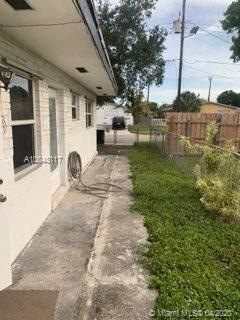 400 SW 8th St unit 400, Hallandale Beach, FL 33009 - photo 1