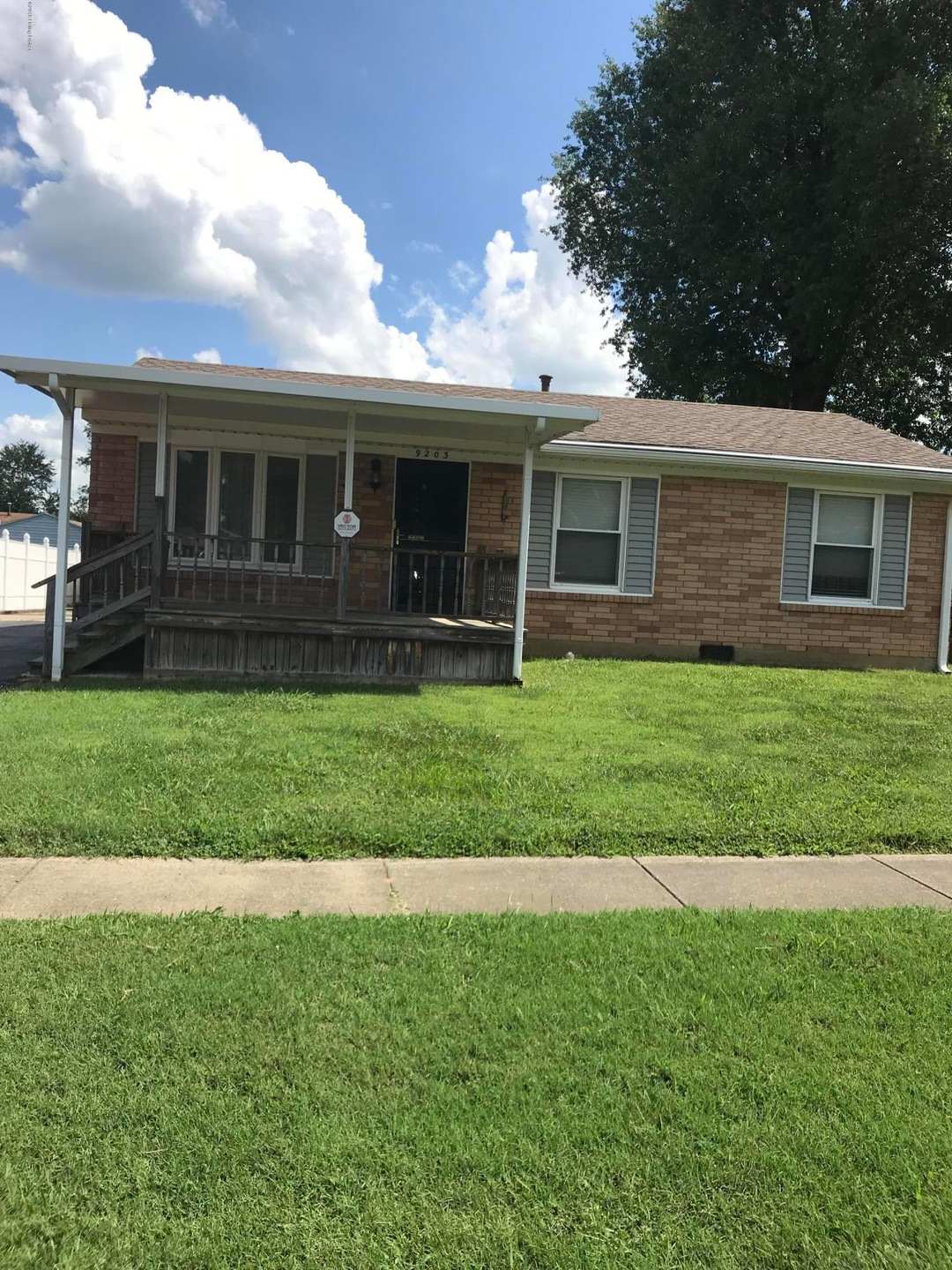 9203 Pagoda Dr, Louisville, KY 40229 - photo 1