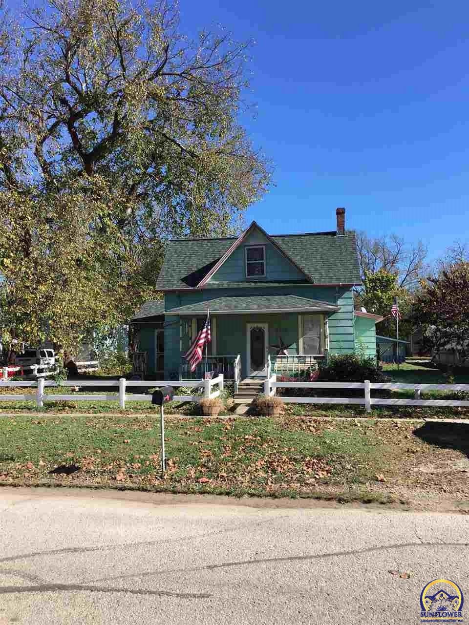 428 Pearl St, Rossville, KS 66533 - photo 1