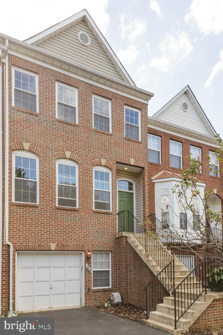 2516 Woodrow Wilson Dr, Herndon, VA 20171 - photo 1