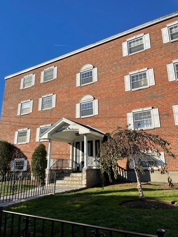 48 Coffey St unit 8B, Dorchester, MA 02122 - photo 1