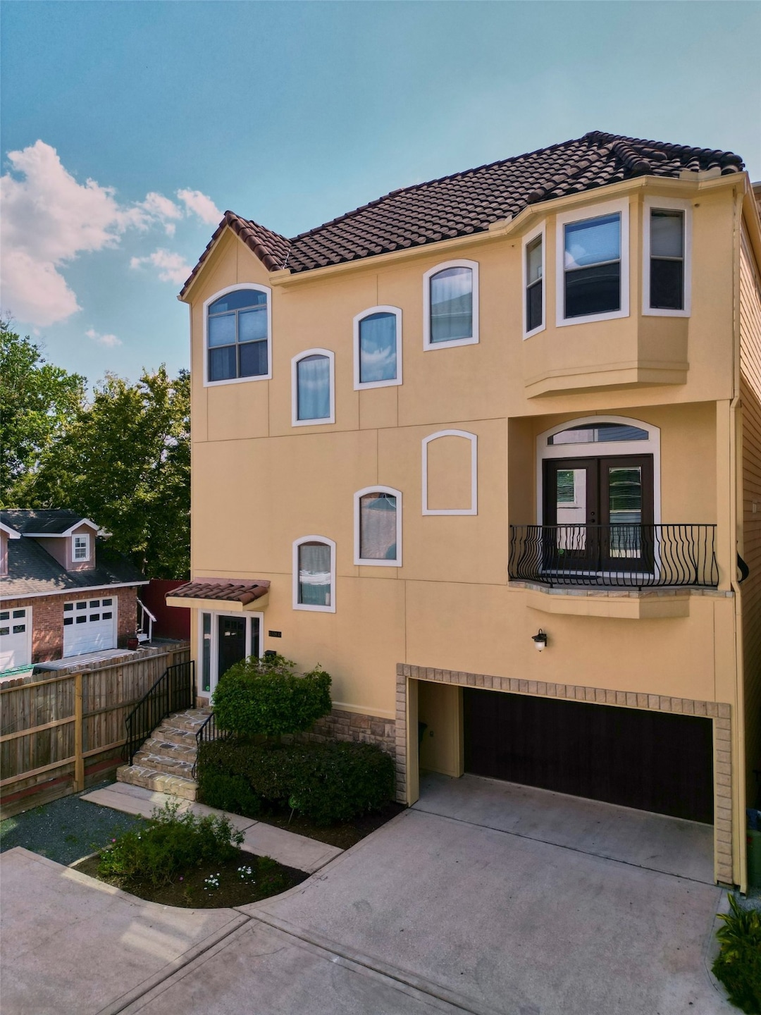 Pending $500,000 • Co-Listing Agent