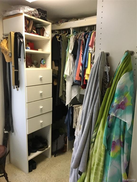 4345 Crosby Rd, Flint, MI 48506 - photo 1