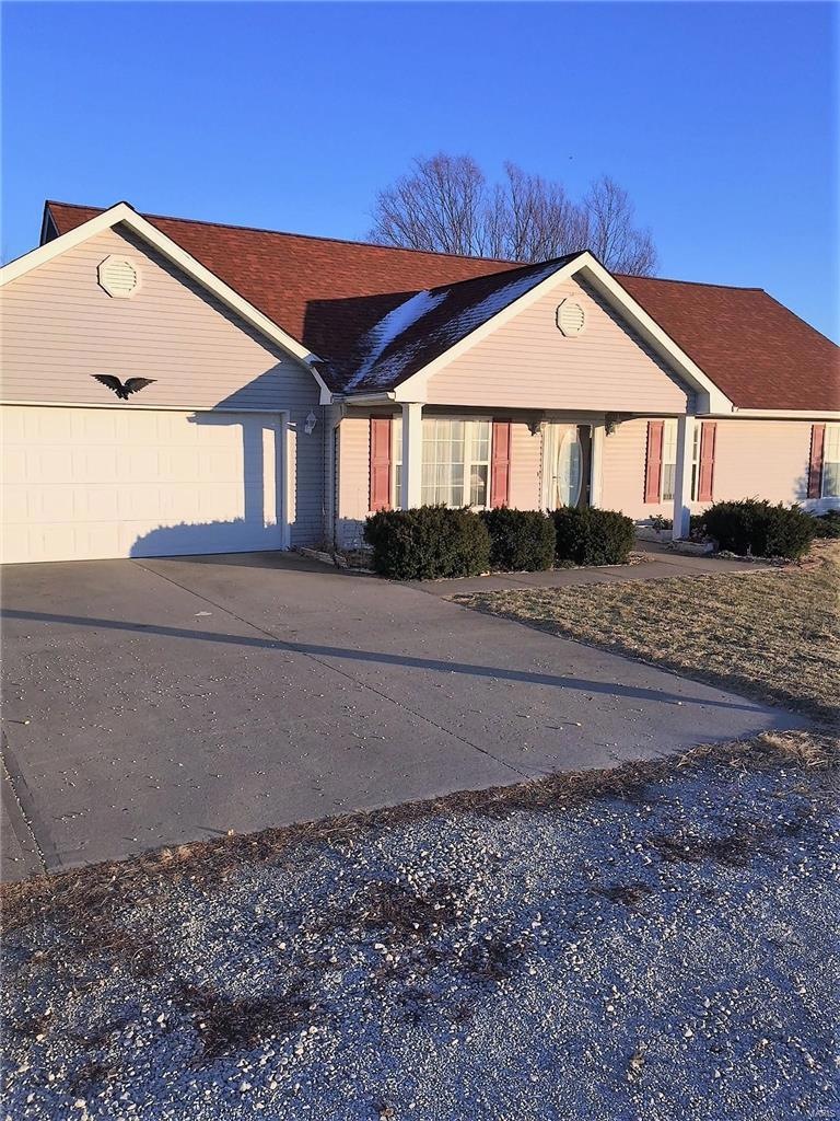 1213 Beatty Mound Rd, Jerseyville, IL 62052 - photo 1