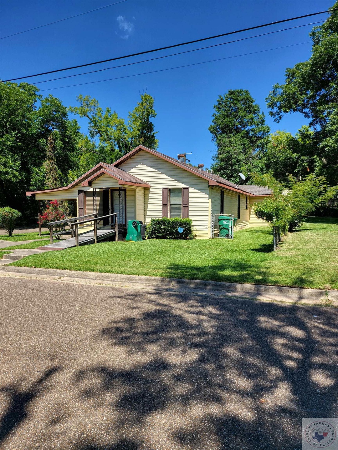 2722 Maple St, Texarkana, TX 75503 - photo 1