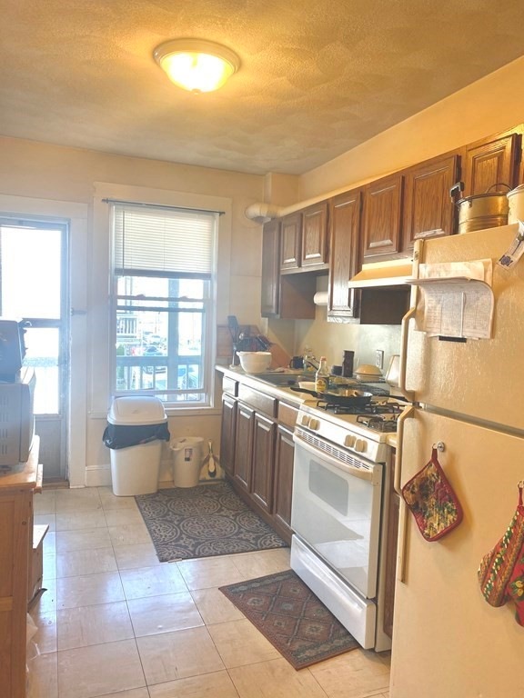 585 Washington St unit 2, Boston, MA 02124 - photo 1