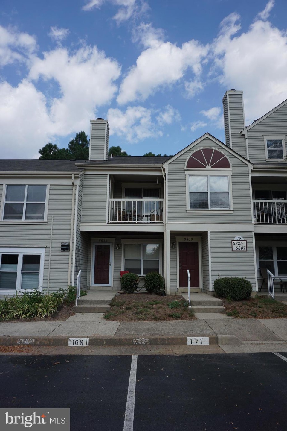 5835 Orchard Hill Ct, Clifton, VA 20124 - photo 1
