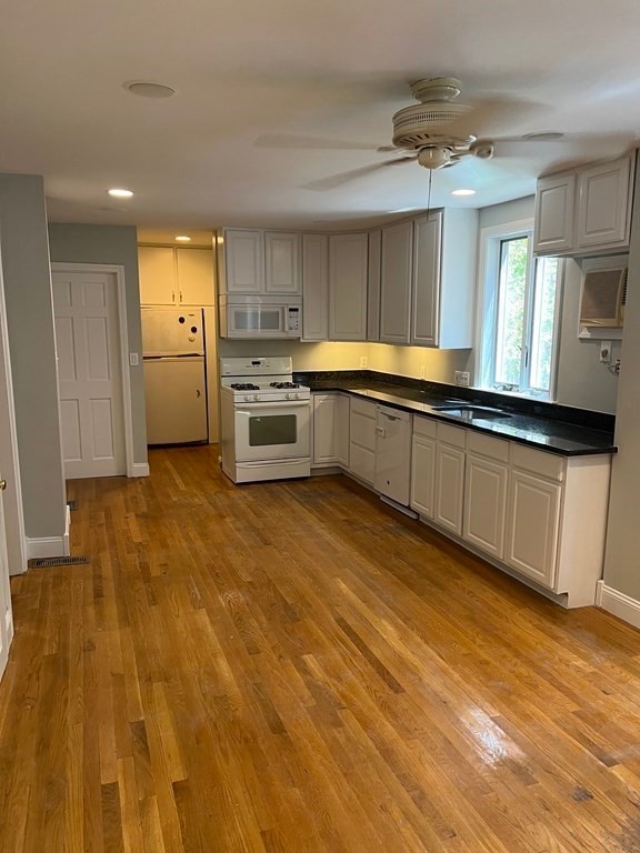 602 E 3rd St unit 1, Boston, MA 02127 - photo 1