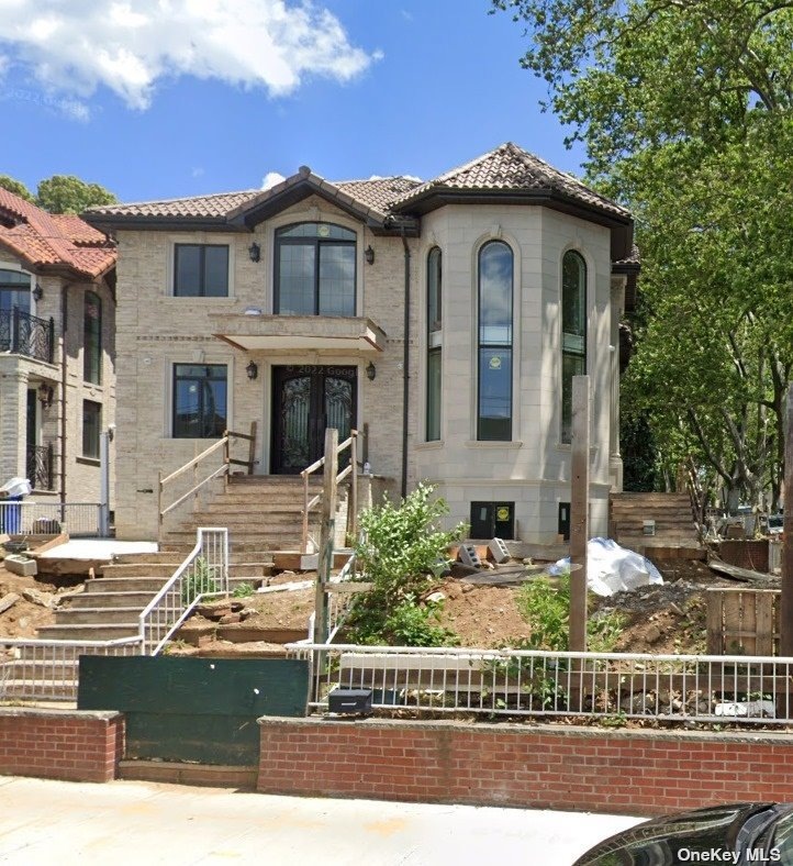 2319 Parsons Blvd unit 2, Whitestone, NY 11357 - photo 1