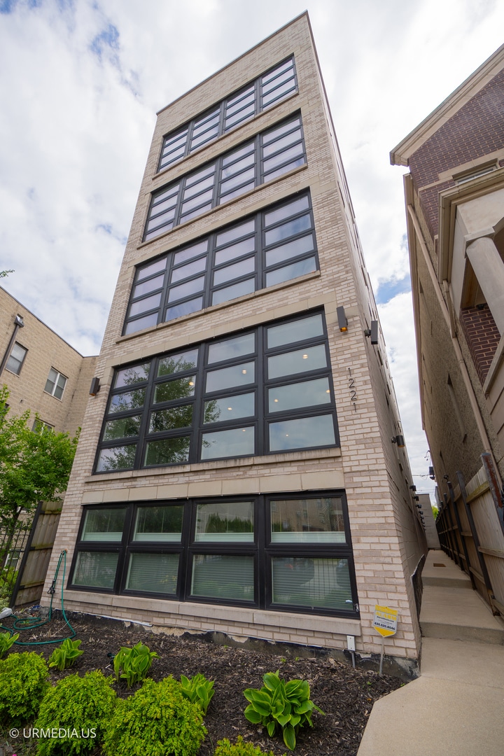 1221 E 46th St unit 1, Chicago, IL 60653 - photo 1