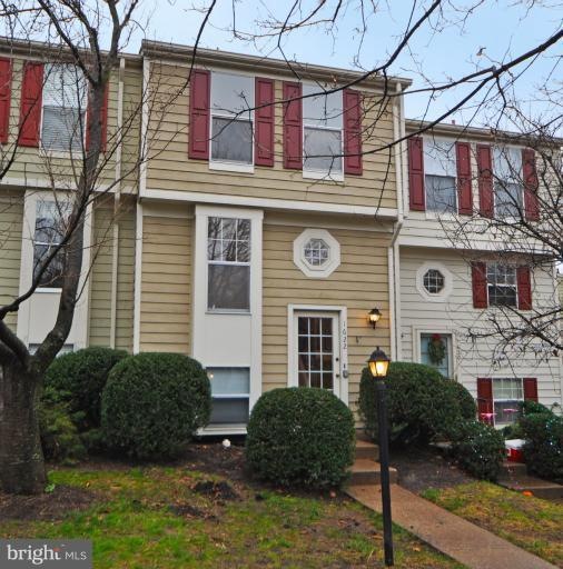 1622 Fieldthorn Dr, Reston, VA 20194 - photo 1