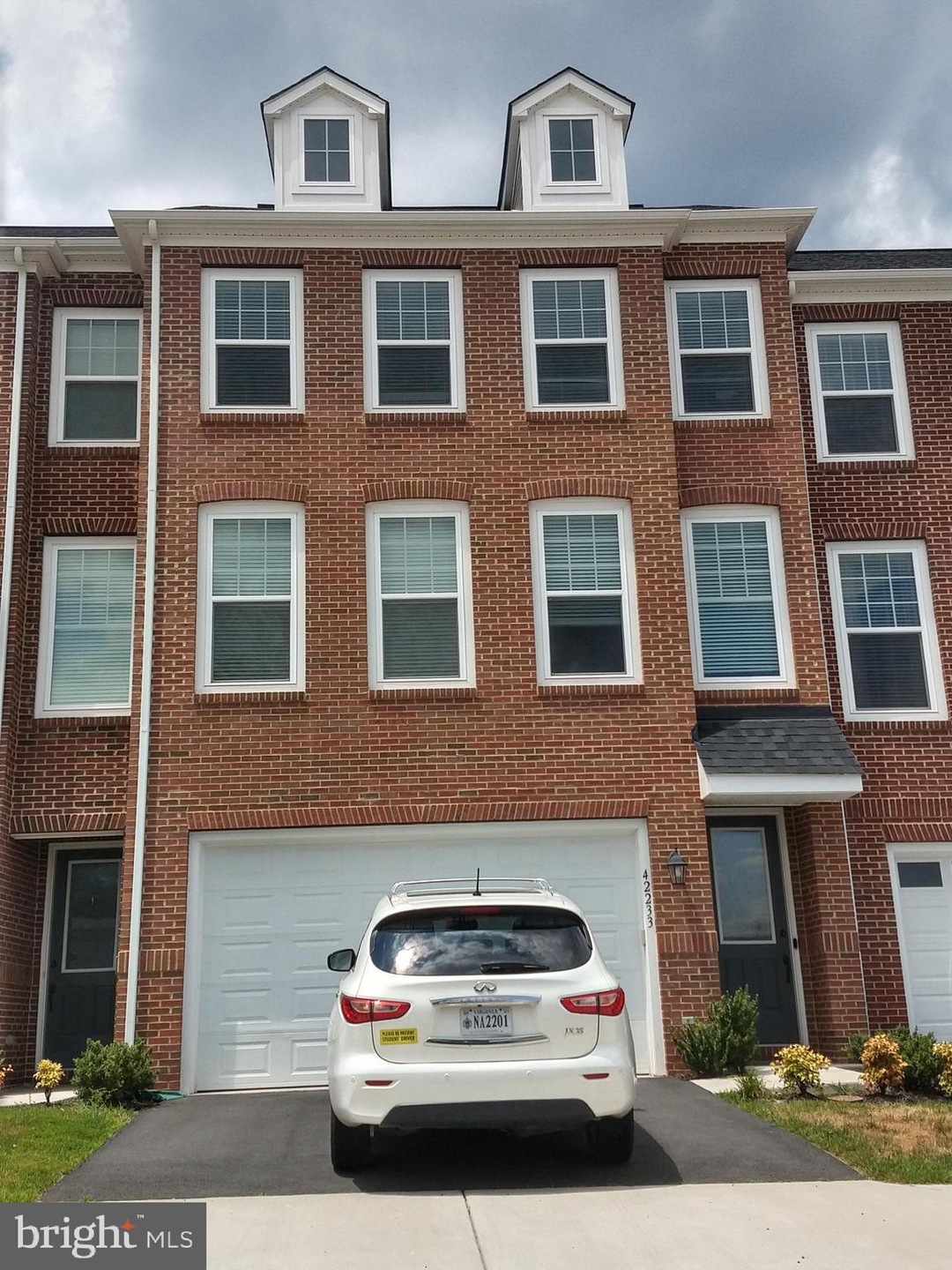 42233 Lancaster Woods Square, Chantilly, VA 20152 - photo 1