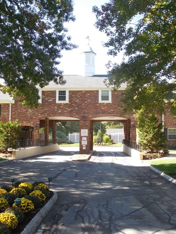 305 Windsor Dr, Framingham, MA 01701 - photo 1