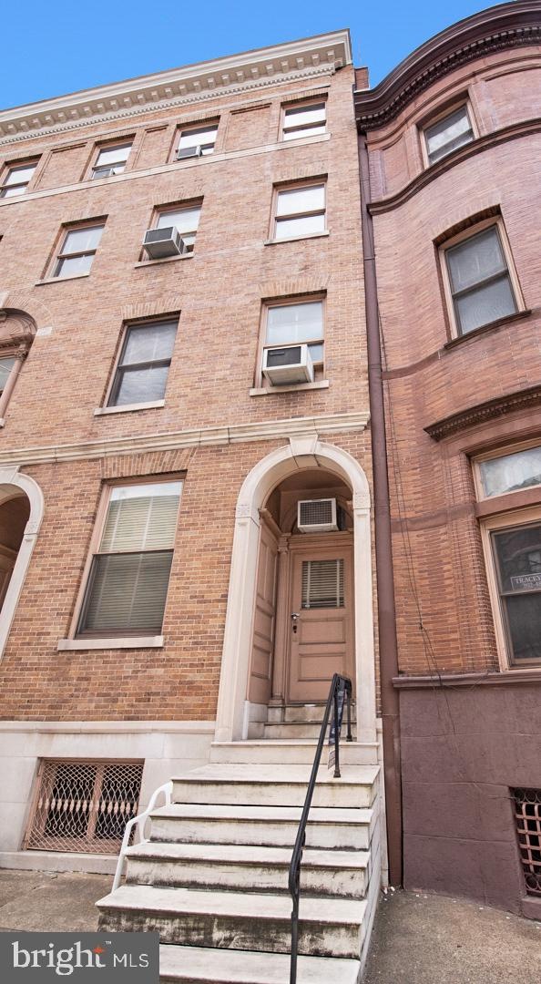 1126 N Calvert St, Baltimore, MD 21202 - photo 1