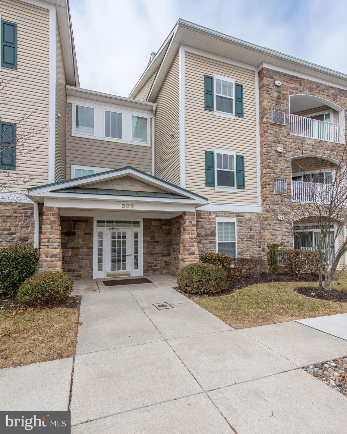 302 Wyndham Cir unit F, Owings Mills, MD 21117 - photo 1