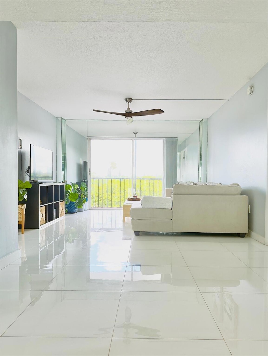 4164 Inverrary Dr unit 404, Lauderhill, FL 33319 - photo 1