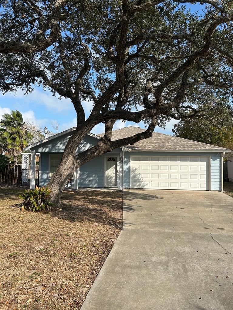 1022 N Allen St, Rockport, TX 78382 - photo 1