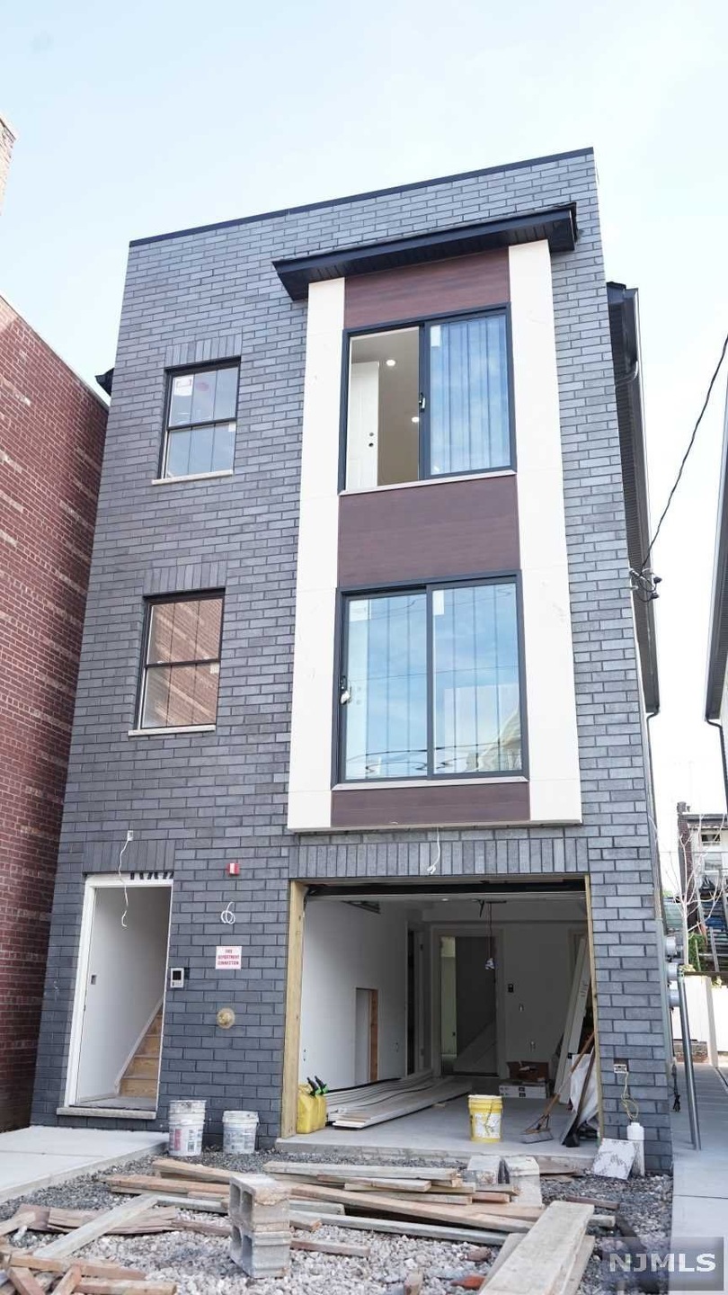 233 Cleveland Ave, Harrison, NJ 07029 - photo 1