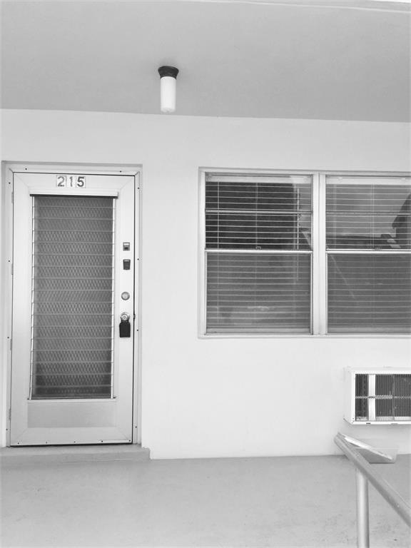 215 Windsor J, West Palm Beach, FL 33417 - photo 1