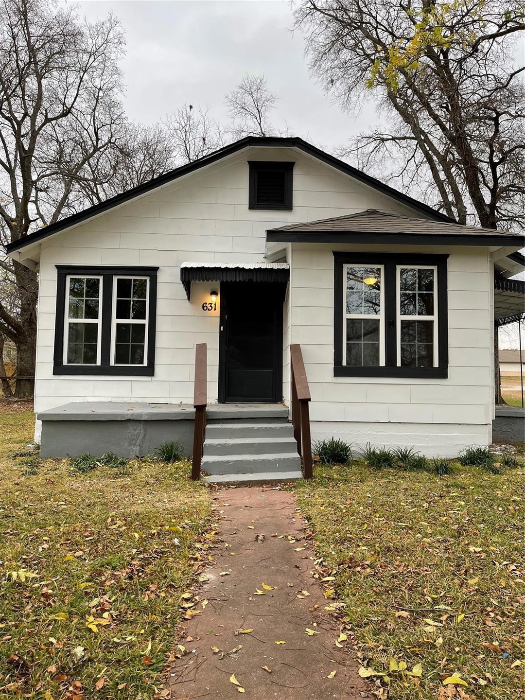 631 E Murray St, Denison, TX 75021 - photo 1