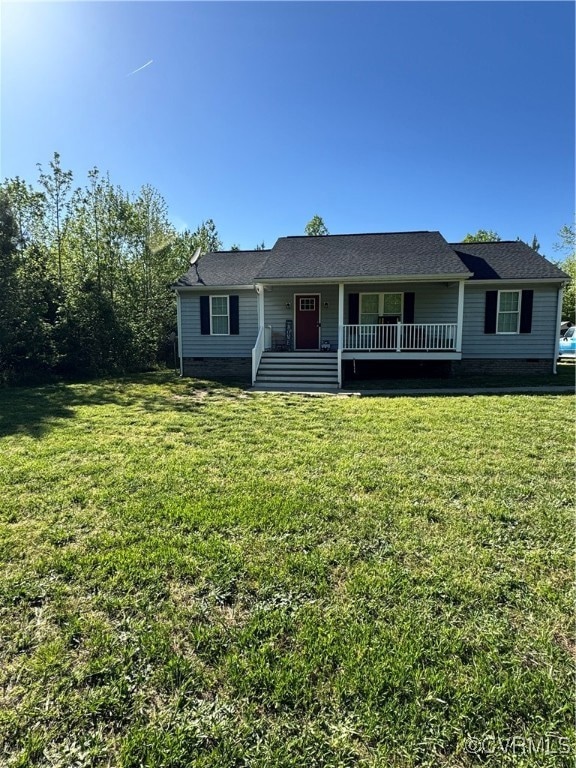 Ranch-style house with roof with shingles, covered