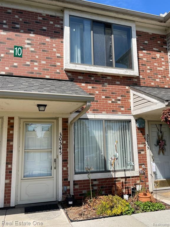 30545 Hidden Pines Ln, Roseville, MI 48066 - photo 1