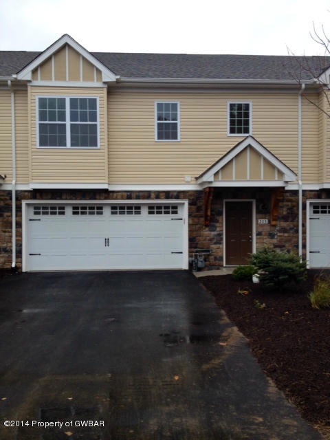 203 Thomas Ln, Hazleton, PA 18202 - photo 1