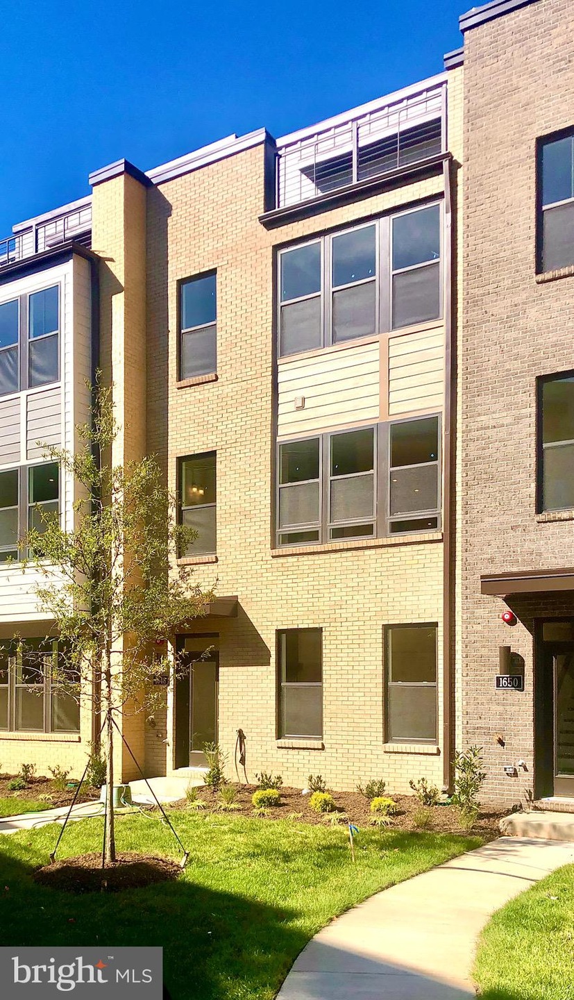 1648 Bandit Loop, Reston, VA 20190 - photo 1